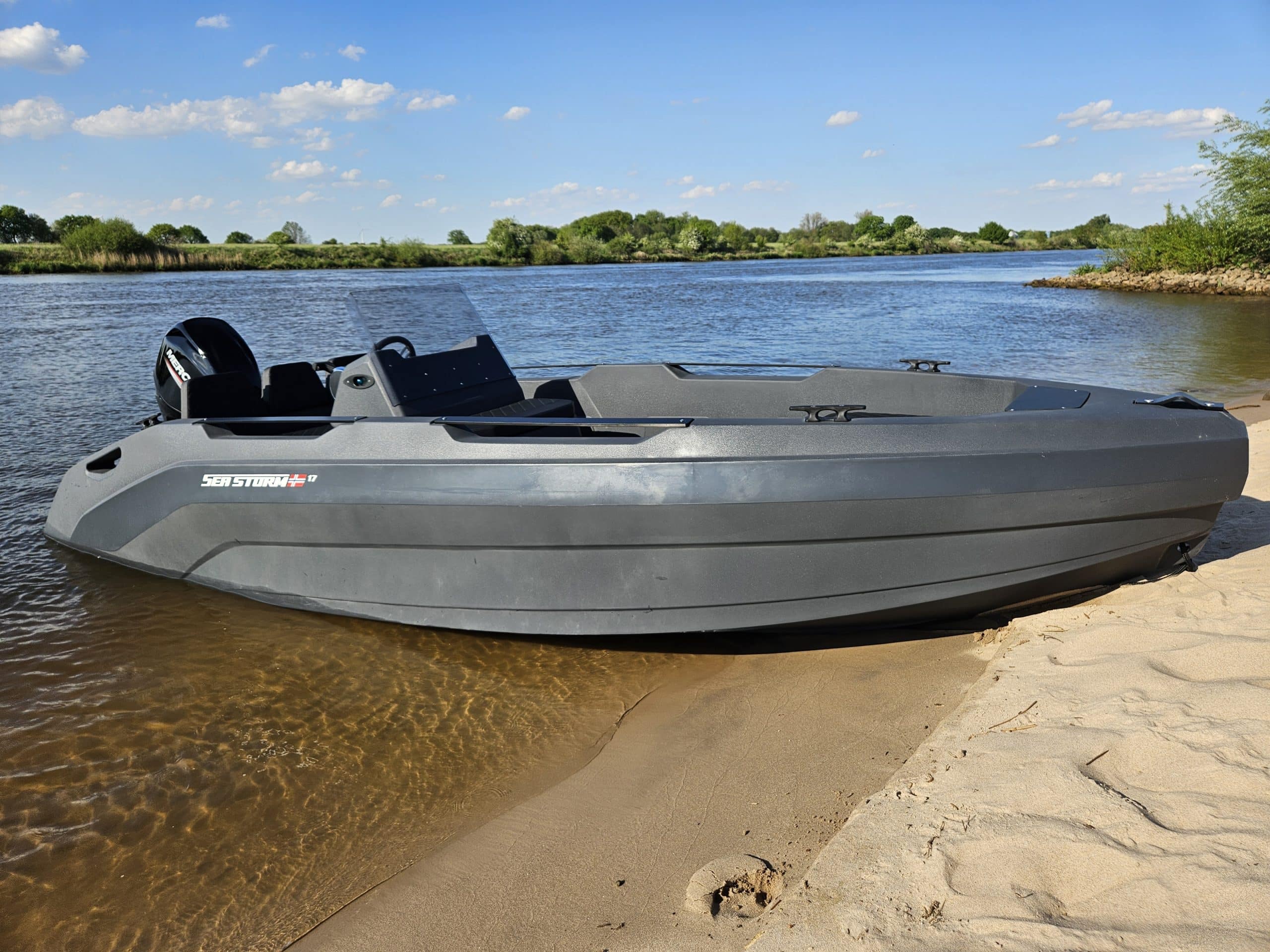 SeaStorm 17 Advantage HDPE